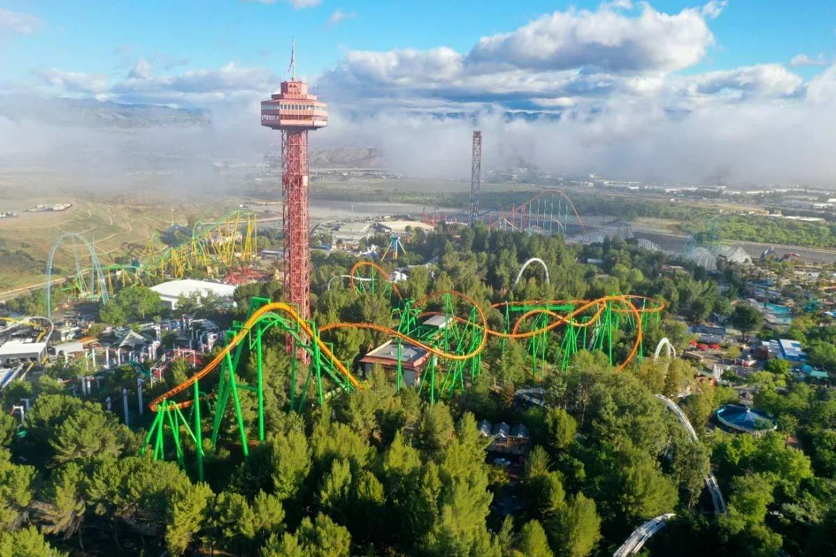 Visiter Six Flags Magic Mountain - Guide complet et avis Six Flags Magic Mountain - Parc d'attractions en États-Unis