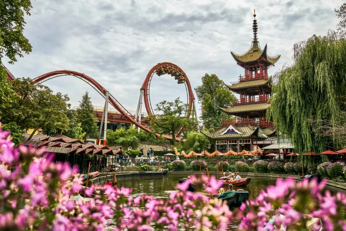 Visiter Tivoli Gardens - Guide complet et avis Tivoli Gardens - Parc d'attractions en Danemark